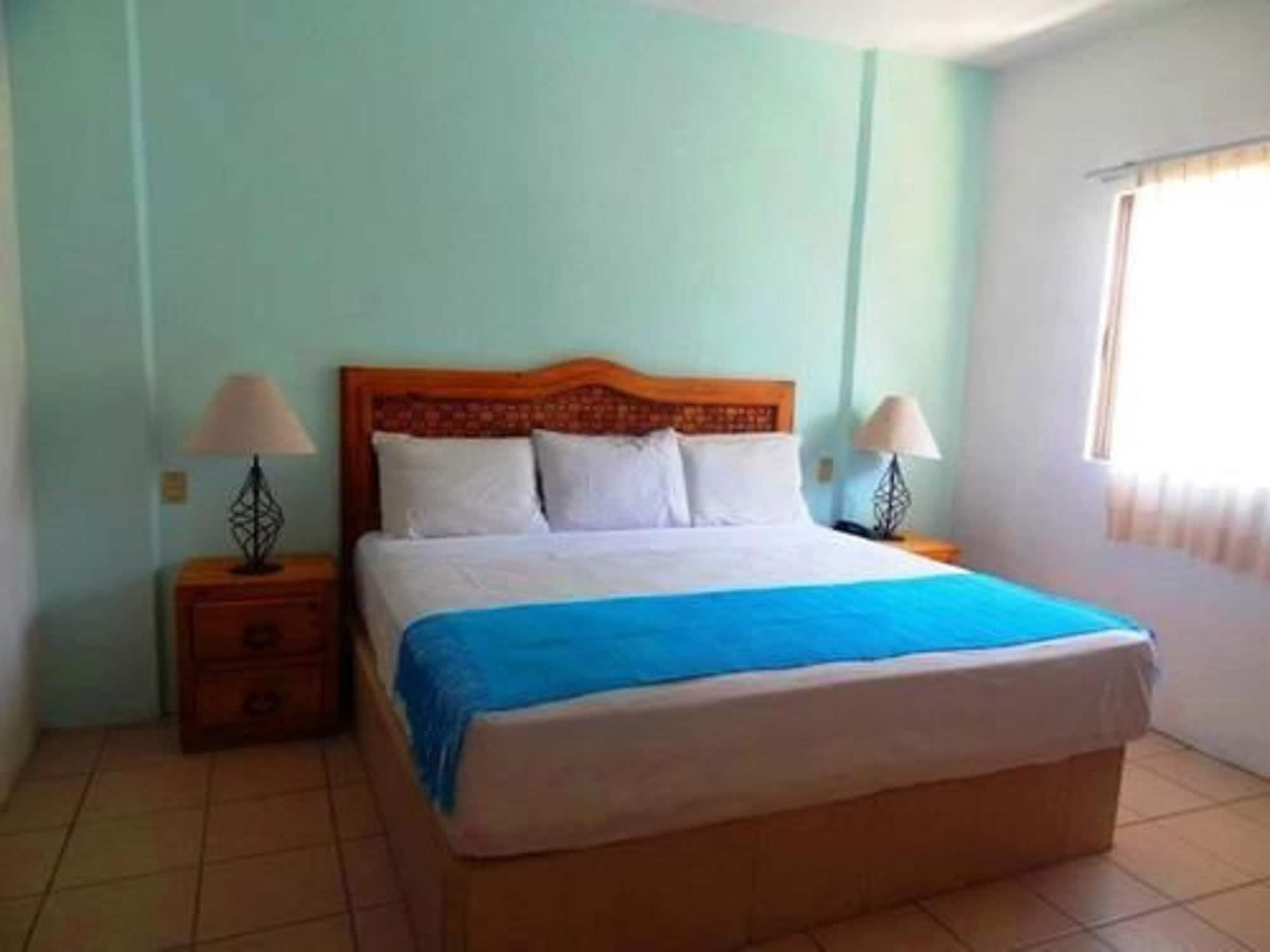 Emperador Vallarta Beachfront Hotel And Suites Puerto Vallarta Exterior photo