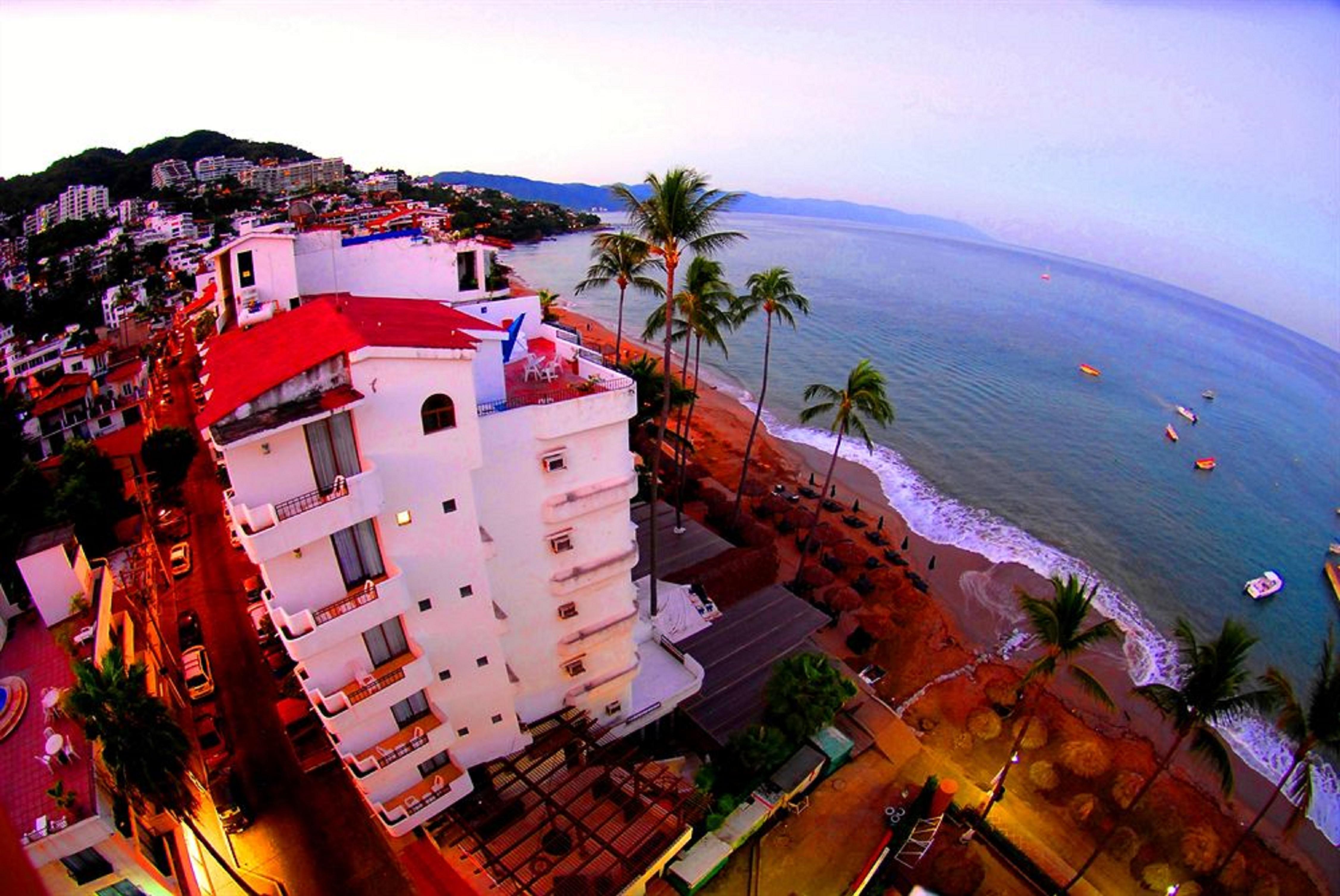 Emperador Vallarta Beachfront Hotel And Suites Puerto Vallarta Exterior photo