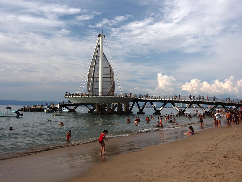 Emperador Vallarta Beachfront Hotel And Suites Puerto Vallarta Exterior photo